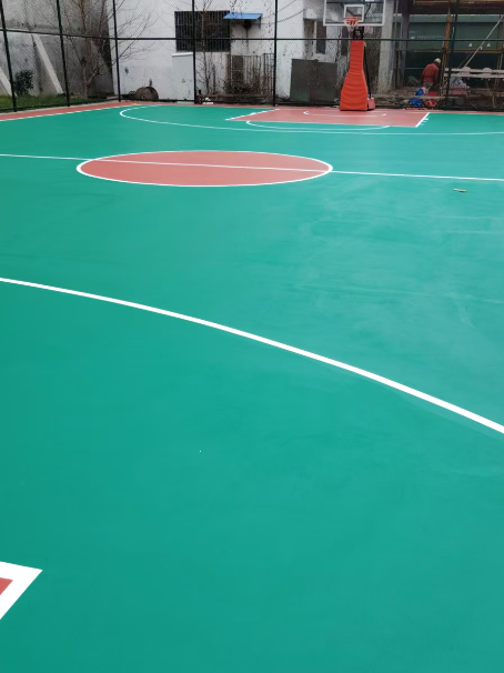 屯昌 球场长期使用易出现地面开裂